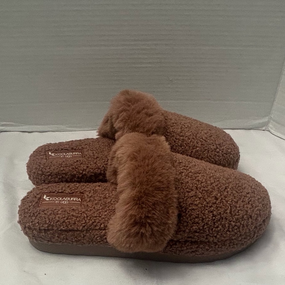 UGGS SANDALS - Picture 11 of 16